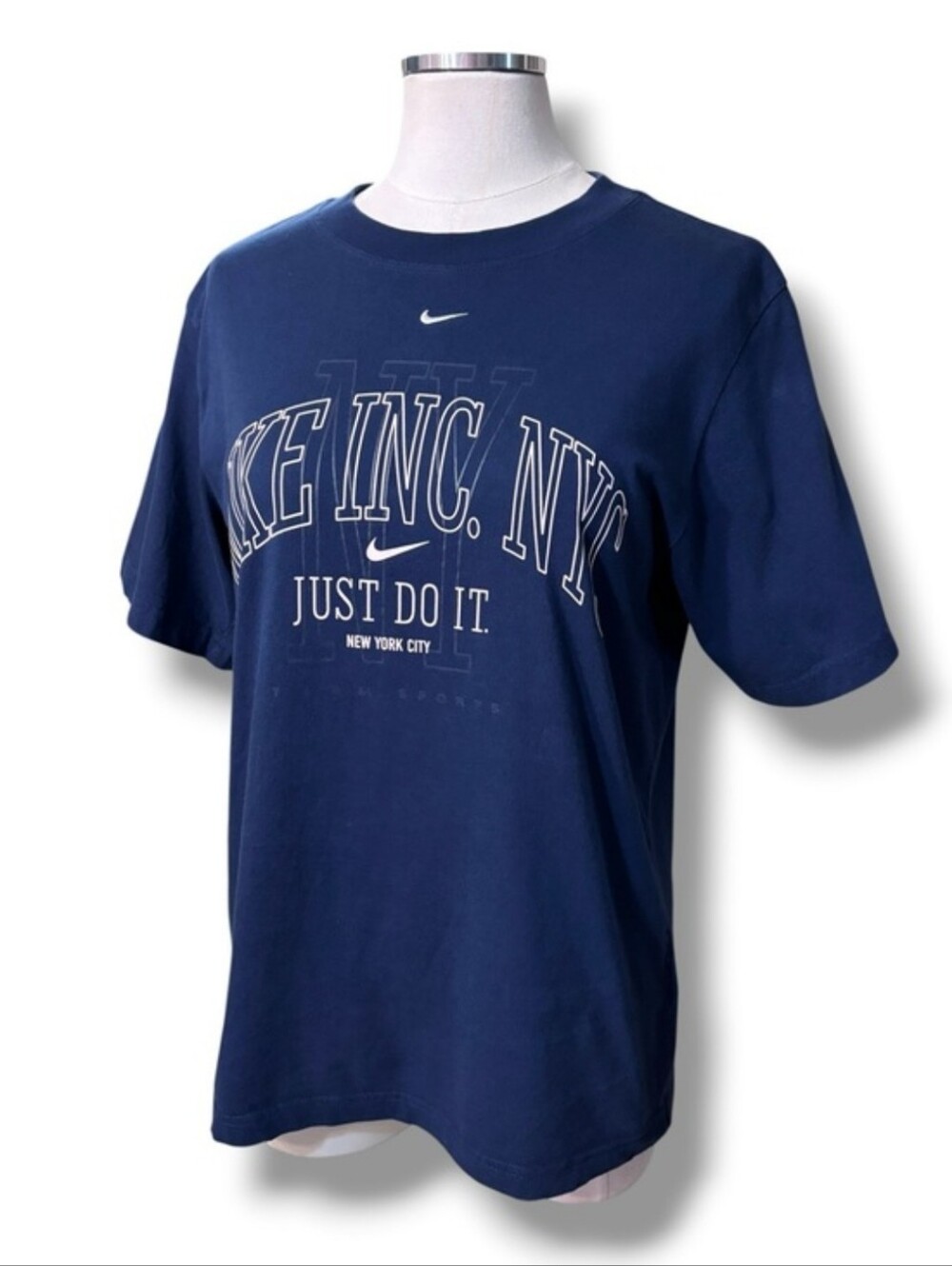 NIKE Essentials Navy Loose Fit Crew Neck Graphic Tee Size XS NIKE INC. NYC100%